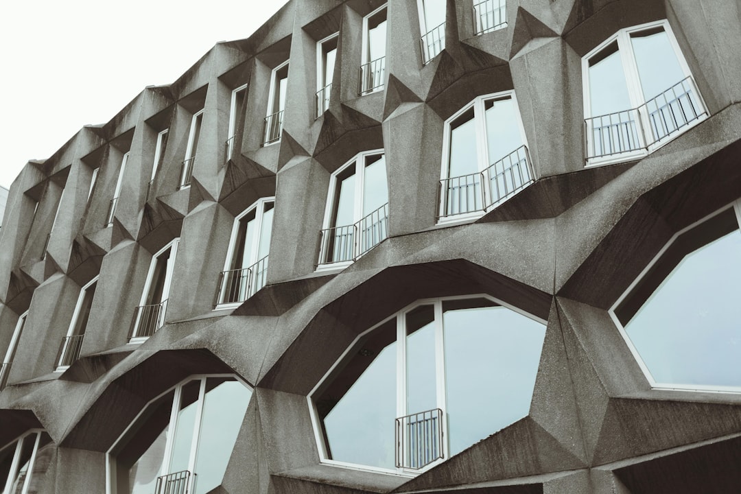 Architettura Caratteristica: -