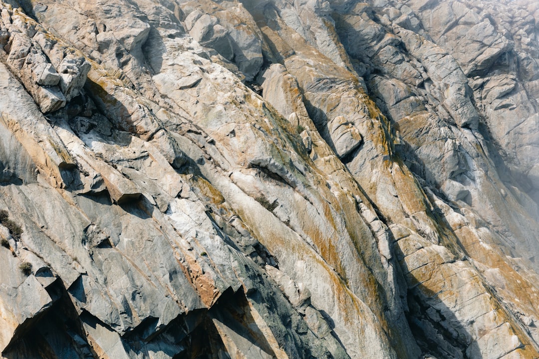 Arrampicata (pareti di roccia, come quelle di Bard, o al coperto a Courmayeur) -