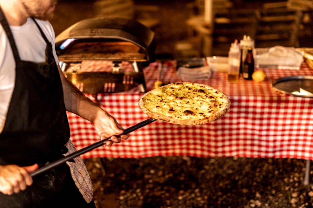Dove mangiare la tinca al forno con polenta nei ristoranti sul Lago di Pusiano. -