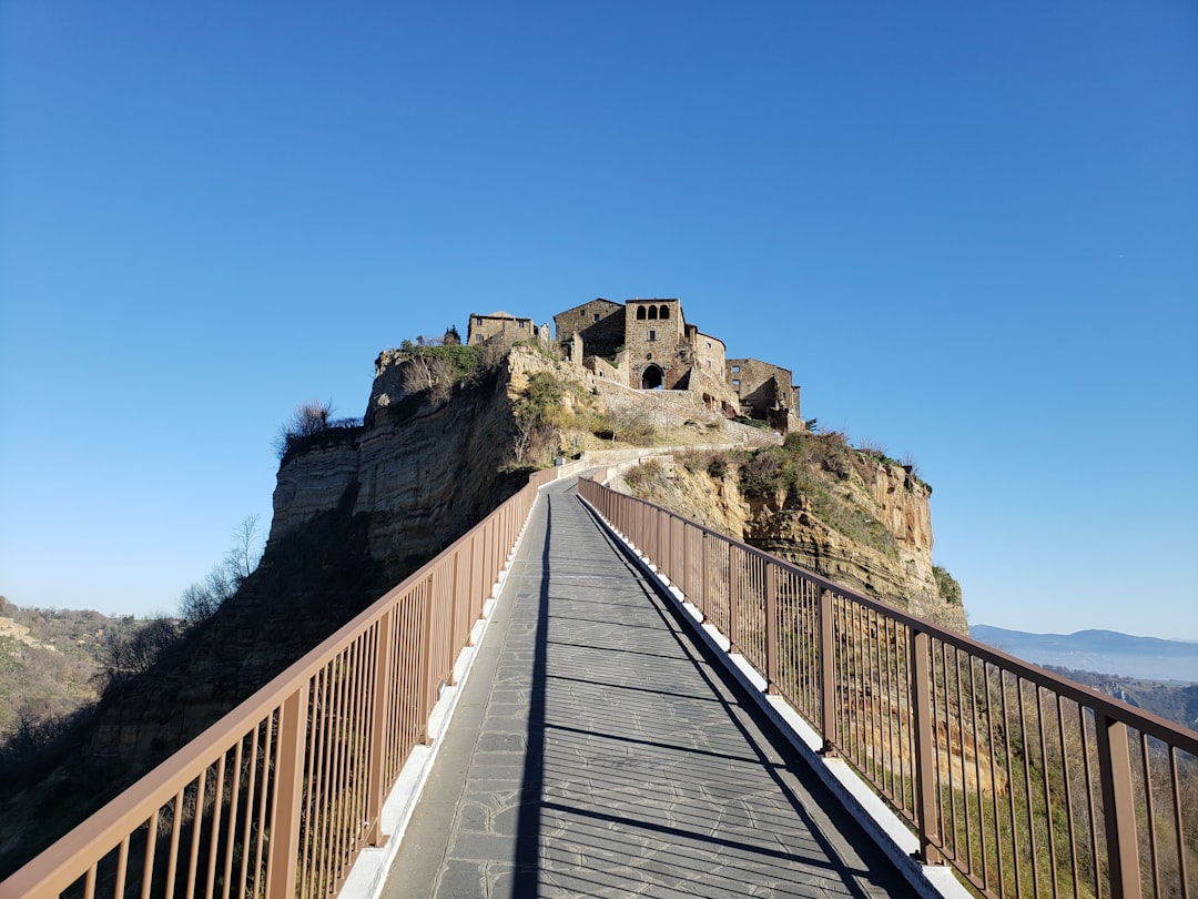 Escursione a Civita di Bagnoregio: come raggiungere la "città che muore". - Escursione a Civita di Bagnoregio: come raggiungere la "città che muore".