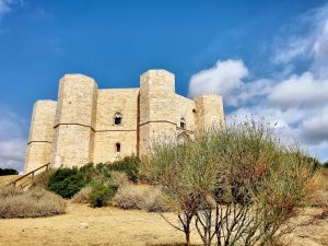 Itinerario dei castelli federiciani in Puglia: da Castel del Monte al Castello di Bari. - Itinerario dei castelli federiciani in Puglia: da Castel del Monte al Castello di Bari.