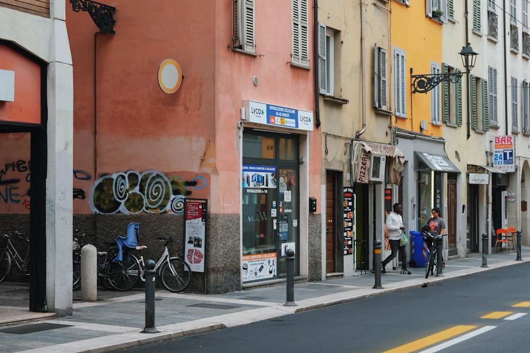 Mercatino dell'Antiquariato a Parma  in Piazza Ghiaia -