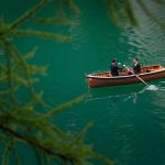 Noleggio canoe sul lago di Idro per esplorare le sue coste selvagge. -