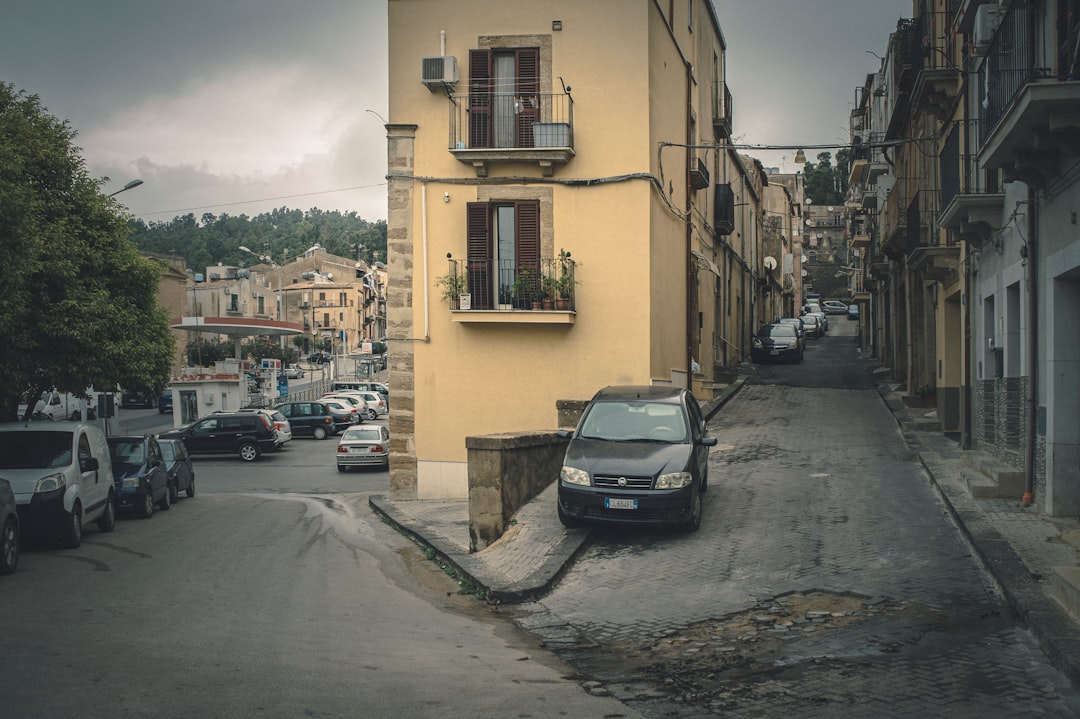 Palio di San Giacomo a Caltagirone: Gara della Scala, Corteo Storico e Eventi -