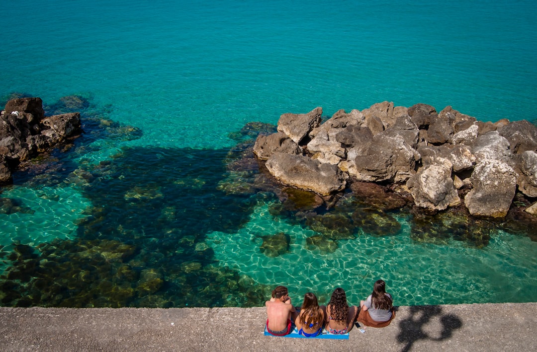 Puglia per famiglie con bambini piccoli: parchi gioco, musei interattivi e spiagge sicure. -