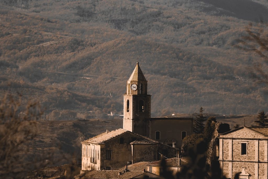 Ricamo e tessuti (Assisi punto croce, tela umbra) -
