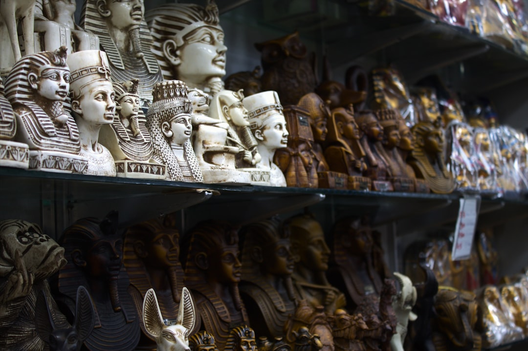 Scultura e intaglio del legno (maschere, statue, mobili, sculture religiose, oggetti d'uso) -