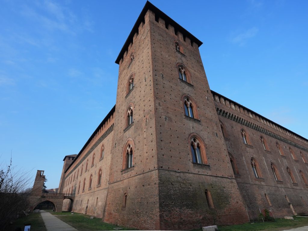 Visita al Castello Visconteo di Pavia e al suo parco. -